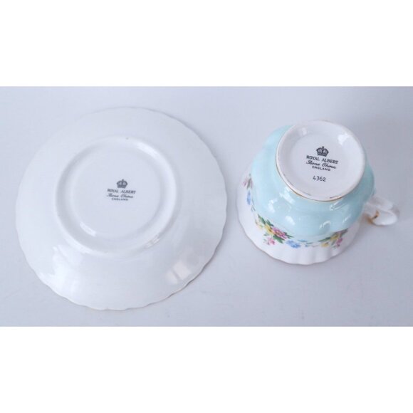 Vintage Royal Albert Teacup and Saucer Baby Blue Roses #4362 - Picture 4 of 5